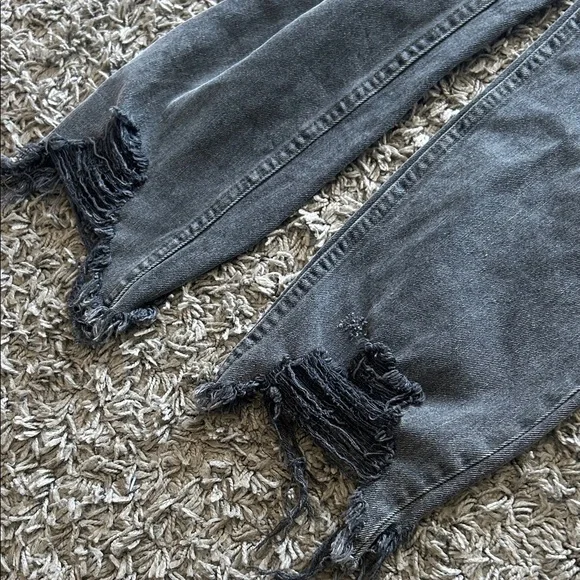 Free People Regular Mid Rise Black Raw Hem Cropped Button Fly Jeans Size 29 - Picture 4 of 10